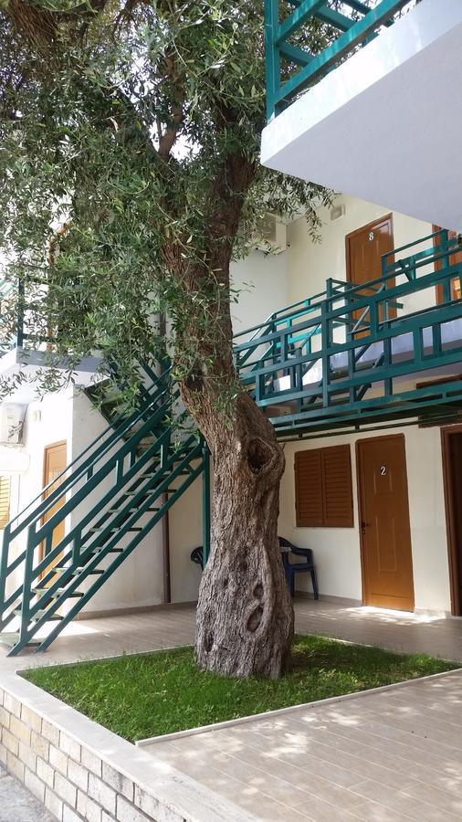 Mehilli Hotel Dhërmi Exterior foto